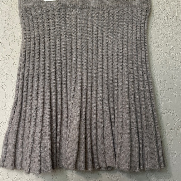 sincerely ours Dresses & Skirts - Sincerely Ours Knit Ribbed A-Line Skirt in Light Gray/Tan M